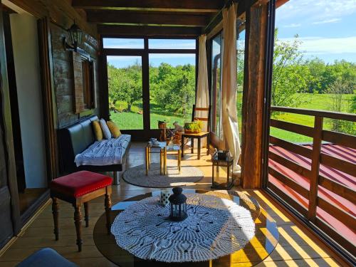 Balkons/terase, Greenwood Cottage house for rent near Zagreb in Pisarovina