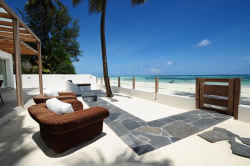 . Amani Home - Moja Private Beach Suite