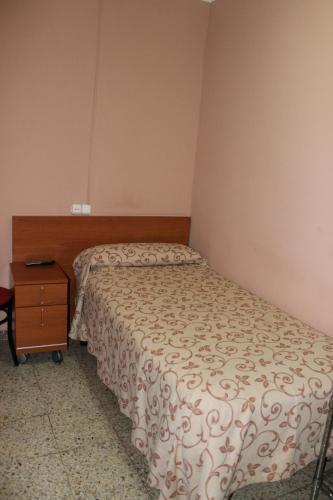 Single Room with Shared Bathroom