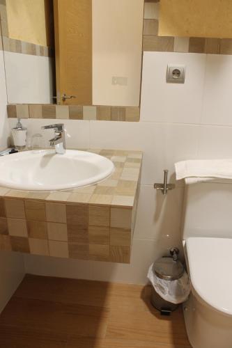 Hostal Cal Siles - image 2
