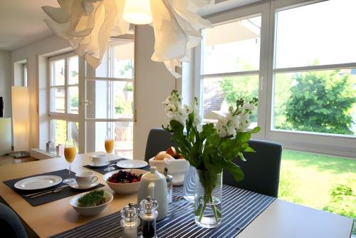 Komfort-Ferienwohnung am See in Bodman-Ludwigshafen, Deutschland
