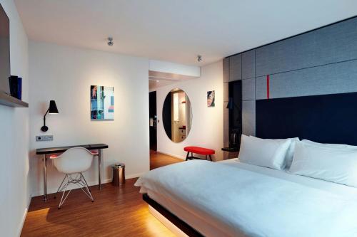 citizenM Paris Charles de Gaulle - Tap to explore photos