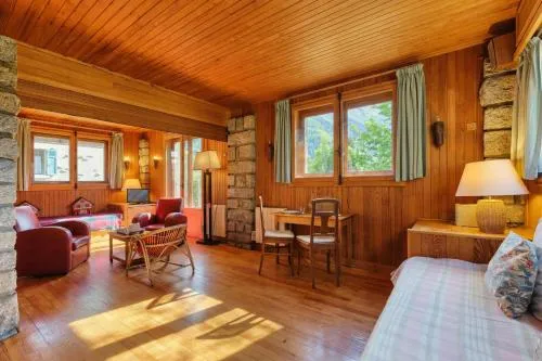 Petit Chalet Des Moussoux in Chamonix | Mont Blanc View & Garden - Happy Rentals photo 2