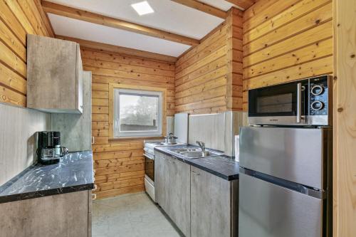 Konyha, Holzhaus am Waldrand in Niederfinow