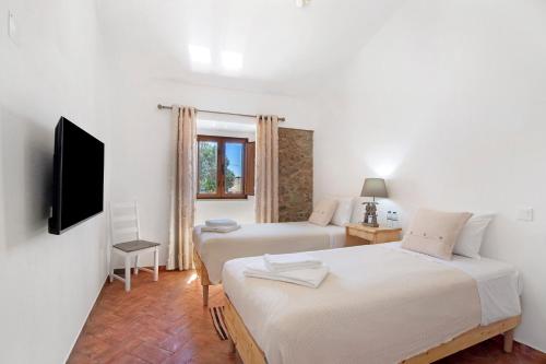 2 twin beds