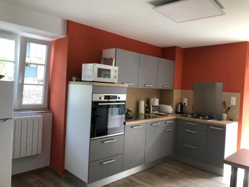 Kitchen, Gite Dans Un Village De Caractere in Saint-Martin-De-Fugeres