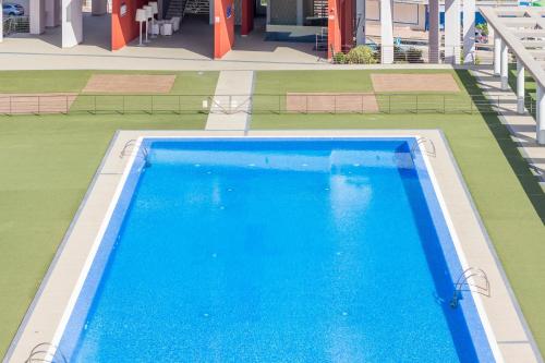 Calpe primera linea con piscina - image 4