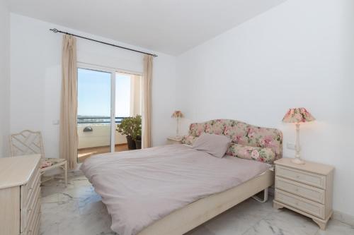 Penthouse with a fantastic view - image 5