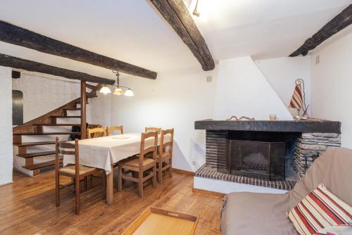 Au Petit Paris, Centre de Céret – khách sạn tại Ceret