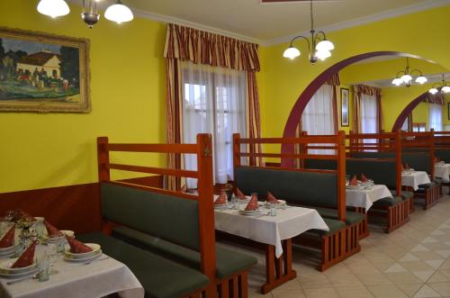 ห้องอาหาร, Hotel Napsugar in บาลาตันเลลเล
