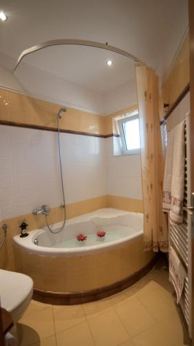Vannituba, Ourdreamhouses Lake Hereou Loutraki in Limni Vouliagmenis