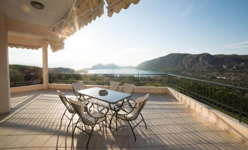 Hotelli välisilme, Ourdreamhouses Lake Hereou Loutraki in Limni Vouliagmenis