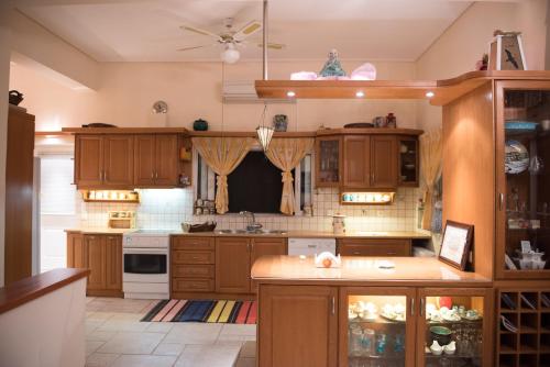 köök, Ourdreamhouses Lake Hereou Loutraki in Limni Vouliagmenis