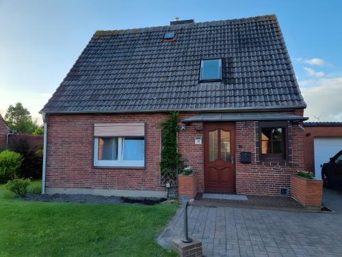 Фасада на хотела, 95qm Haus mit großem Garten in Wesselburen