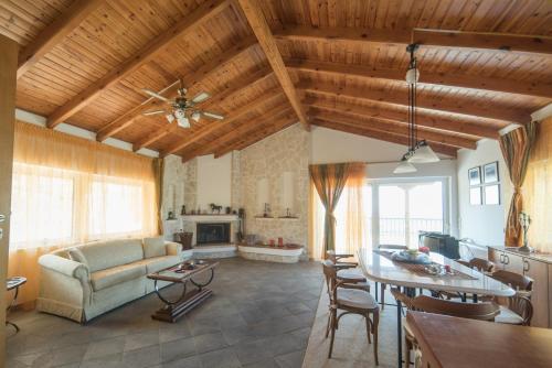 Hotelli välisilme, Ourdreamhouses Lake Hereou Loutraki in Limni Vouliagmenis
