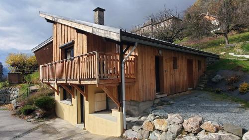 maison tout confort avec balcon et coin terrasse in Allemont