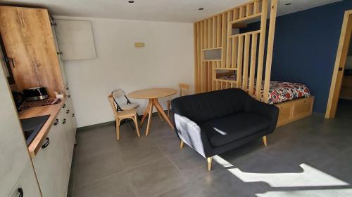 maison tout confort avec balcon et coin terrasse in Allemont
