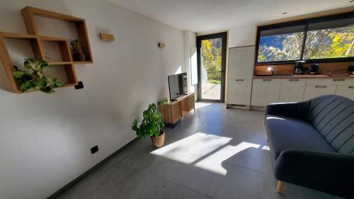 maison tout confort avec balcon et coin terrasse in Allemont