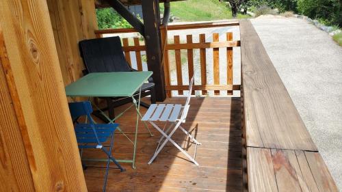 maison tout confort avec balcon et coin terrasse in Allemont