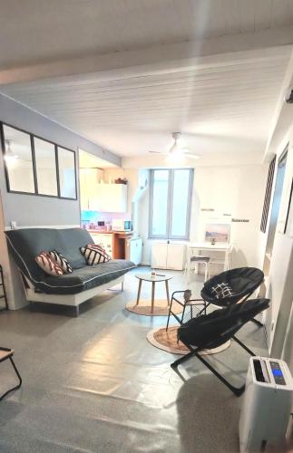 Appartement atypique proche gare et centre-ville - Location saisonnière - Aix-les-Bains