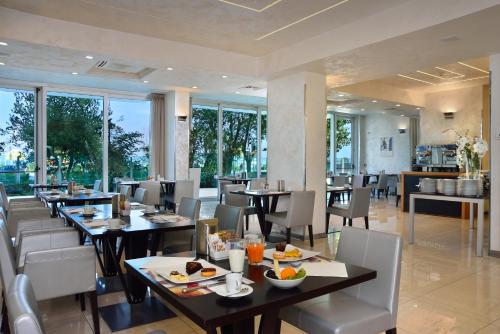 Mercure Hotel Rimini Artis - image 2