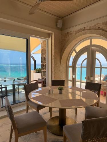 Restaurant, Luxury Resort Villa Concierge Services 2bdrm in Diamond Valley