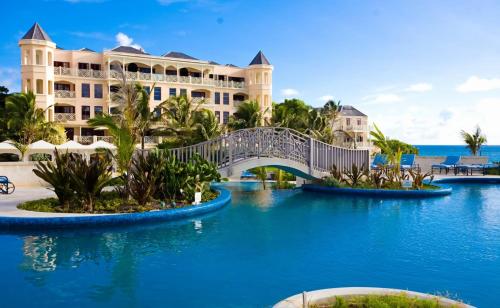 Swimmingpool, Luxury Resort Villa Concierge Services 2bdrm in Diamond Valley