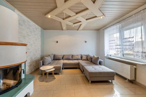 2 bedrooms, 4 beds