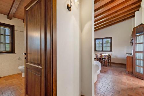 Ванна кімната, La Bettola Tavern Rooms Restaurant in Монтополі в Валь Д"Арно
