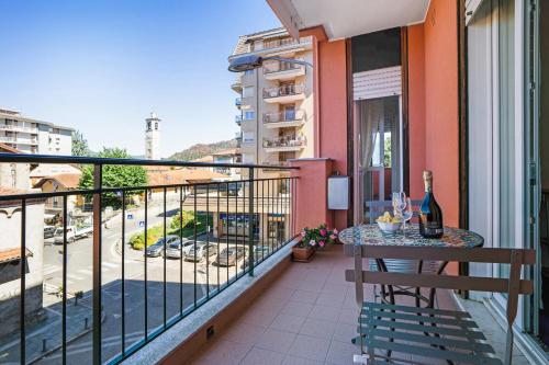  Iris Apartment Lago Maggiore in Angera