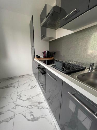 Kuchnia, Suite cinéma et jacuzzi privé (Suite cinema et jacuzzi prive) in Melun