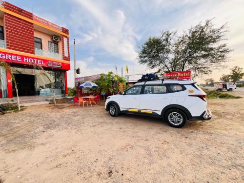 Ligree Hotel and Restaurant in Bassi
