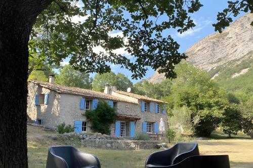 Maison en Provence ancien moulin gîte à louer Mézien