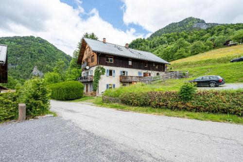 5 bedrooms, 7 beds