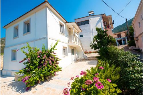 Marianna's and Aristidis' houses - Βουρνικας