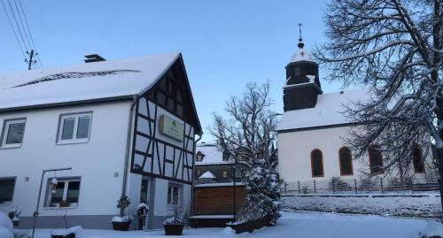 Viesnīcas āriene, Waldmomente in Schauren