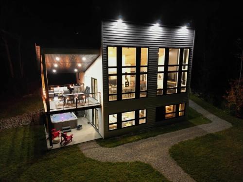 O Vitre Spa - Relax with St-Lawrence Views in Saint-Joseph-De-La-Rive (QC)