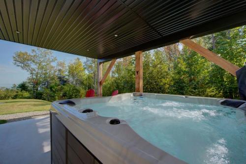 O Vitre Spa - Relax with St-Lawrence Views in Saint-Joseph-De-La-Rive (QC)
