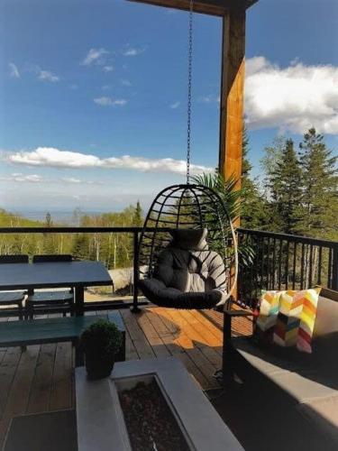 Chalet Le Select - Private Spa with River View in Les Éboulements (QC)