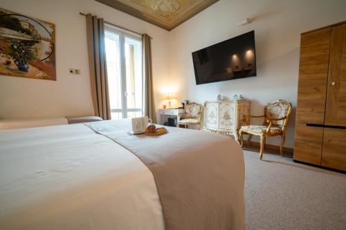 3 twin beds