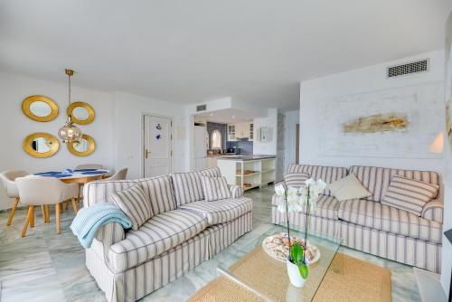 Estepona Beach Apartment - Tap to explore photos