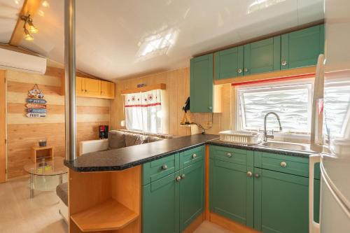 virtuve, Mobil Home 6p - Près de la mer (Mobil Home 6p - Pres de la mer) in Semussac