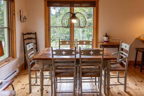 Le Renne Elisabeth - Nature Getaway Near the Lake in Pohenegamook (QC)