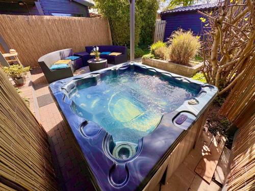 1001 Nights Luxury Spa Oasis with private jacuzzi sauna and garden between Amsterdam Haarlem and Schiphol Airport 3