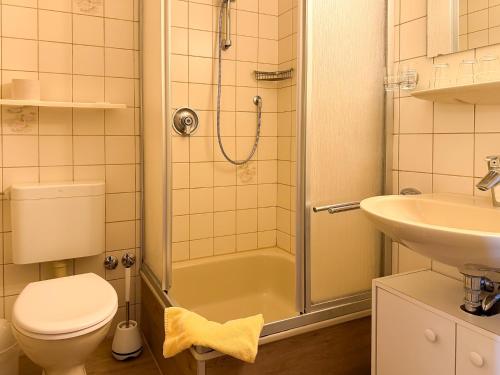 2 bedrooms, 3 beds