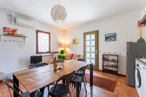 A szálláshely kívülről, L'Oustalet en Provence in Saint Hilaire D'Ozilhan
