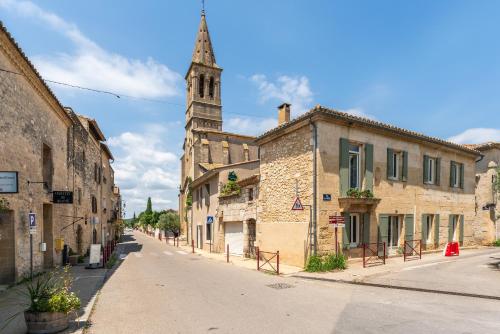 A szálláshely kívülről, L'Oustalet en Provence in Saint Hilaire D'Ozilhan