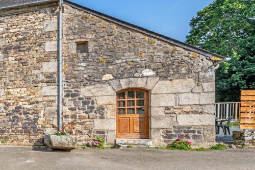 Viesnīcas āriene, La Gitounette proche Monts d'arrée (La Gitounette proche Monts d'arree) in Poullaouen