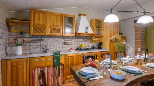 Kitchen, Villa Valgiorgia 9 by Marche Holiday Villas in Barchi (Pesaro)