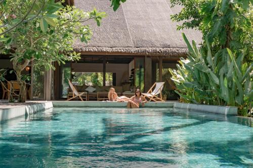 Big Rock Villa - Beachfront villa with pool & direct surf access – khách sạn tại Huyện Pilar